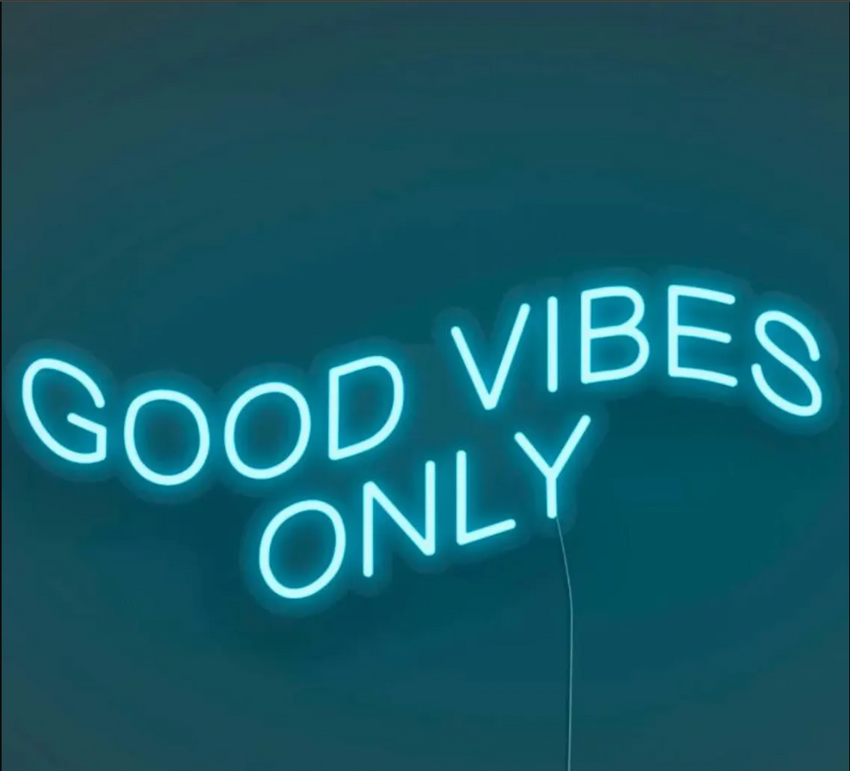 Good Vibes Only LED Neon Tabela | Ev, Oda veya Bar için Parlak Duvar Dekoru | Eğlenceli Parti ve Hediye Fikri