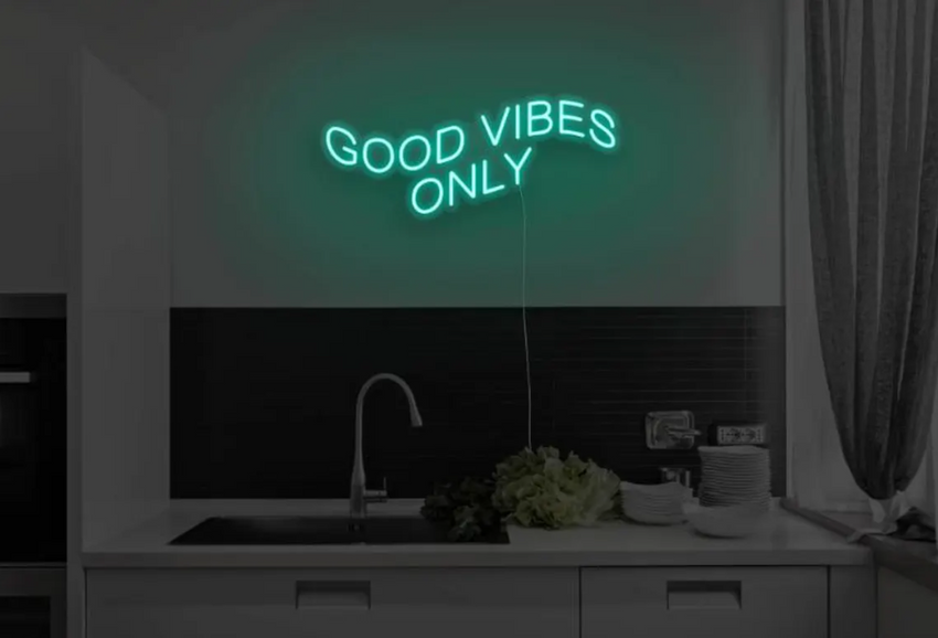 Good Vibes Only LED Neon Tabela | Ev, Oda veya Bar için Parlak Duvar Dekoru | Eğlenceli Parti ve Hediye Fikri