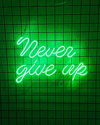 Never Give Up Neon Duvar Dekorasyonu