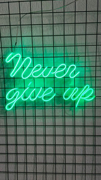 Never Give Up Neon Duvar Dekorasyonu