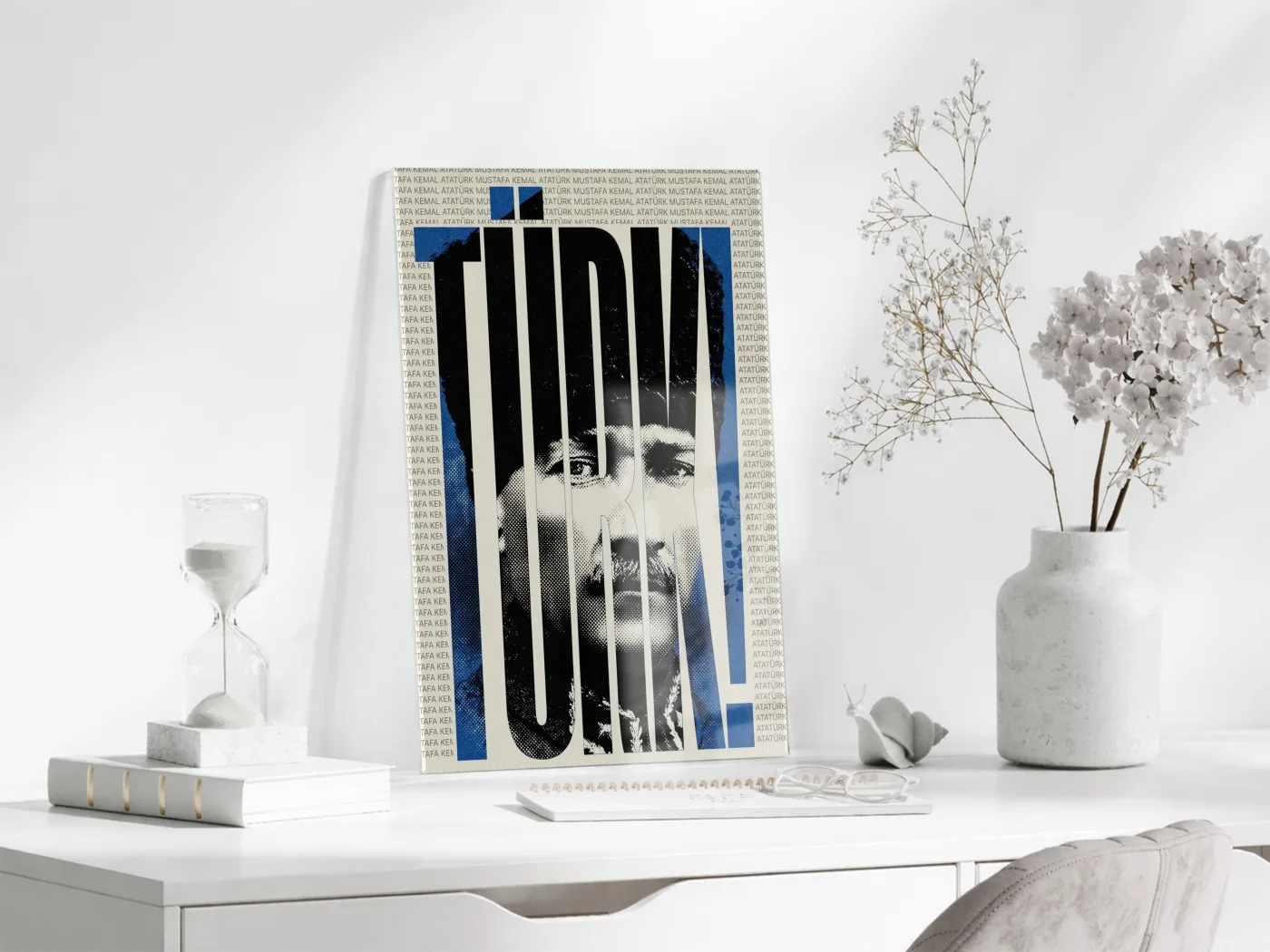 Mustafa Kemal Atatürk Ulu Önder Cam Tablo – Modern Tipografik Atatürk Duvar Dekoru (Mavi Siyah Tasarım) -PeonyAta073 — görsel 4