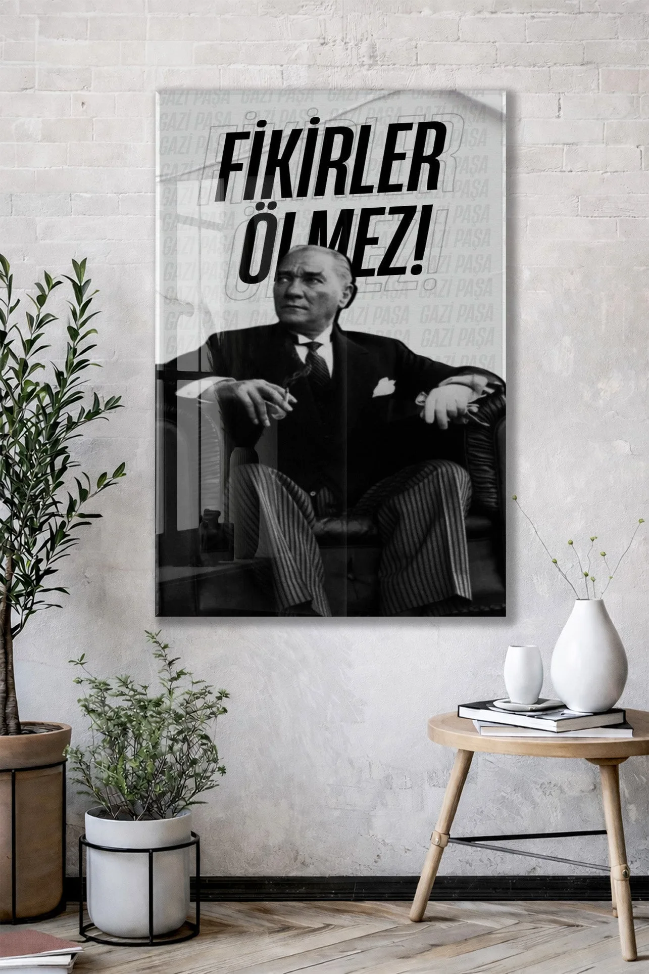 Fikirler Ölmez Atatürk Cam Tablo | Siyah Beyaz Tipografik Atatürk Portresi, İlham Veren Duvar Dekoru, 4mm Temperli Cam UV Baskı PeonyAta046 — görsel 3