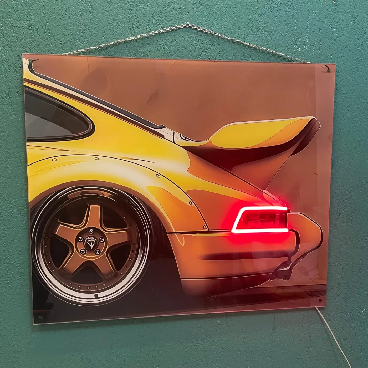 Sarı Klasik Spor Araba UV Baskı Neon Duvar Dekoru | Retro Pleksi Işıklı Tablo | Gamer Room ve Ofis Dekoru — görsel 7