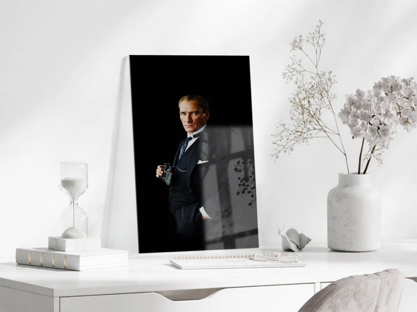 Atatürk Modern Portre Cam Tablo – Siyah Arka Planlı Liderlik Temalı 4 mm Temperli Cam -PeonyAta058 — görsel 4