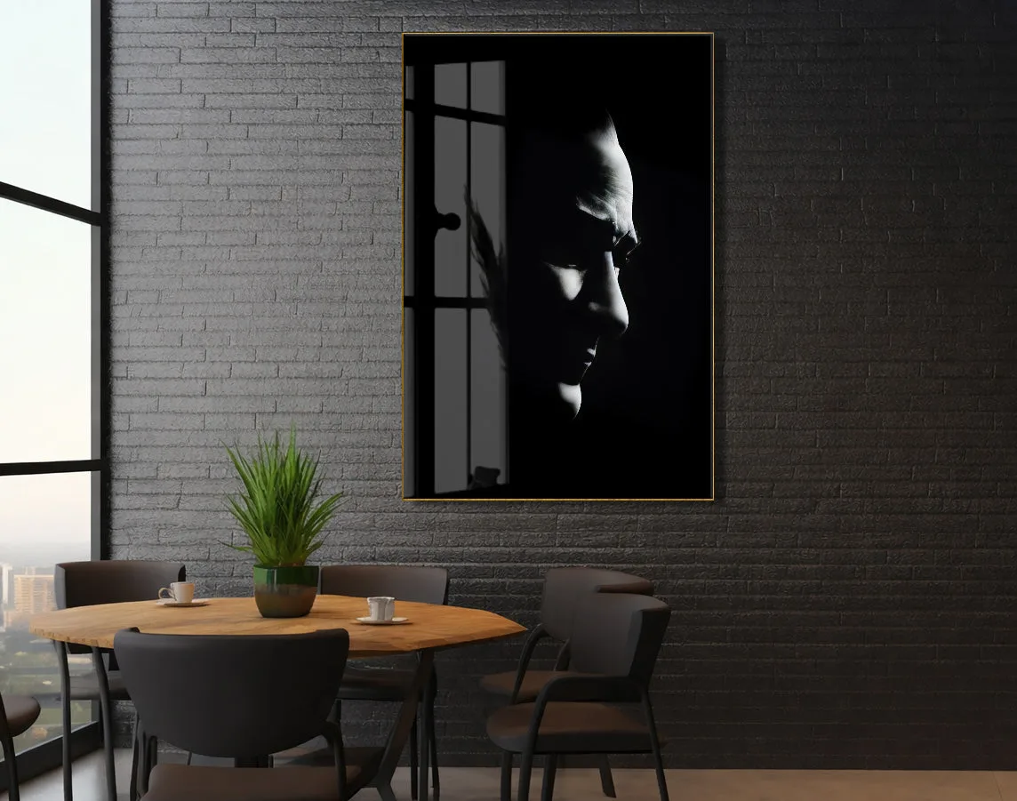 Karanlık Profil Atatürk Cam Tablo – Güçlü Işık ve Gölgeyle Liderliği Yansıtan 4 mm Temperli Cam Duvar Dekoru -PeonyAta1017 — görsel 6