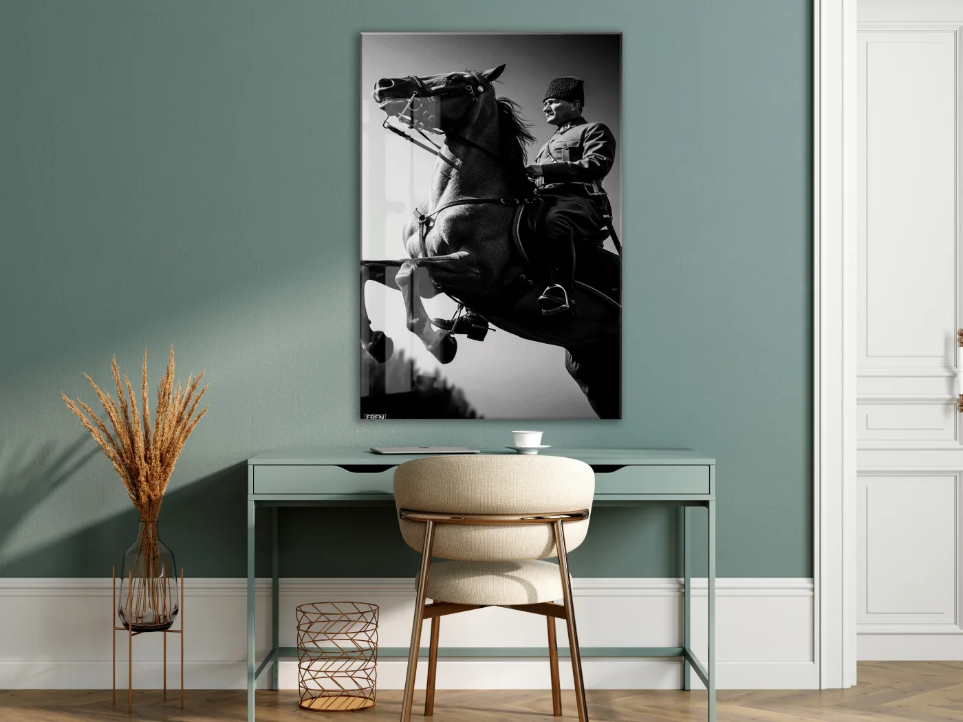 Atatürk At Üzerinde Cam Tablo – Siyah Beyaz Liderlik Temalı Cam Duvar Tablosu -PeonyAta068 — görsel 7