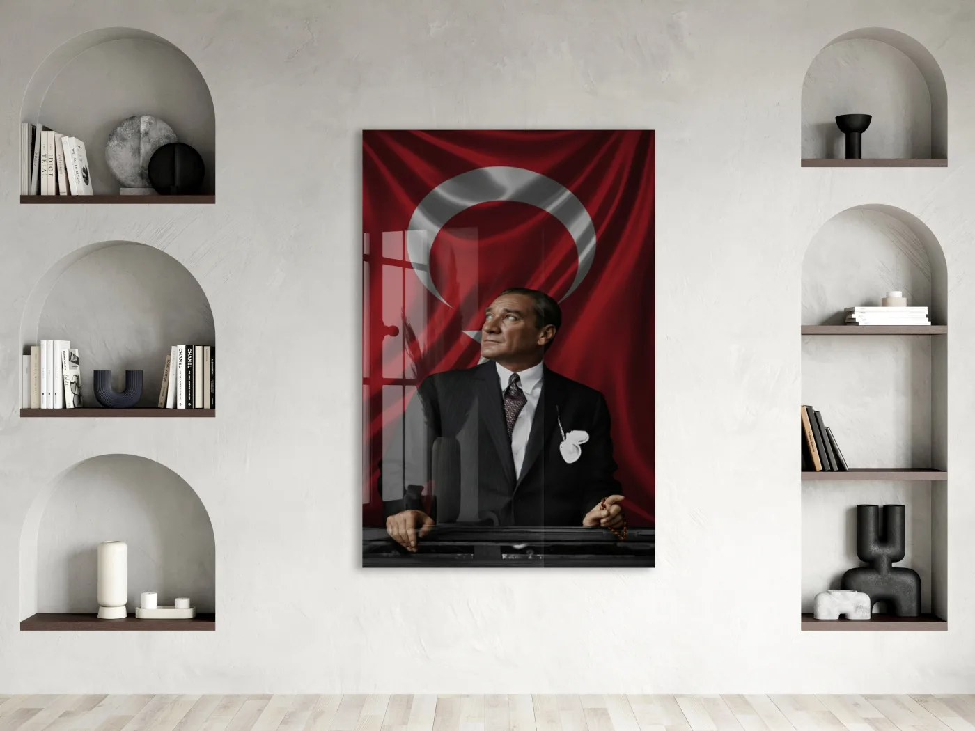 Atatürk Türk Bayrağı Önünde Cam Tablo – Devlet Adamlığı ve Liderlik Temalı 4 mm Temperli Cam-PeonyAta057 — görsel 3