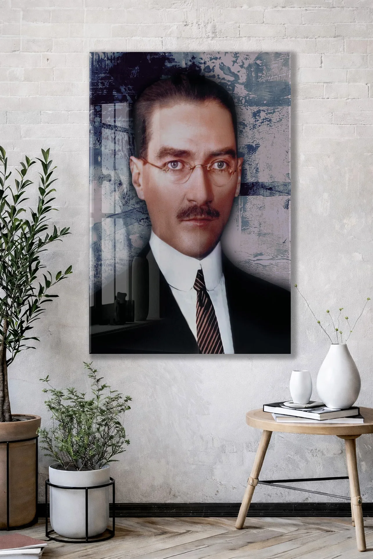 Atatürk Cam Tablo – Gözlüklü Portre Tasarımı, 4 mm Temperli Cam Üzerine Modern ve Prestijli Duvar Dekoru -PeonyAta1021 — görsel 3