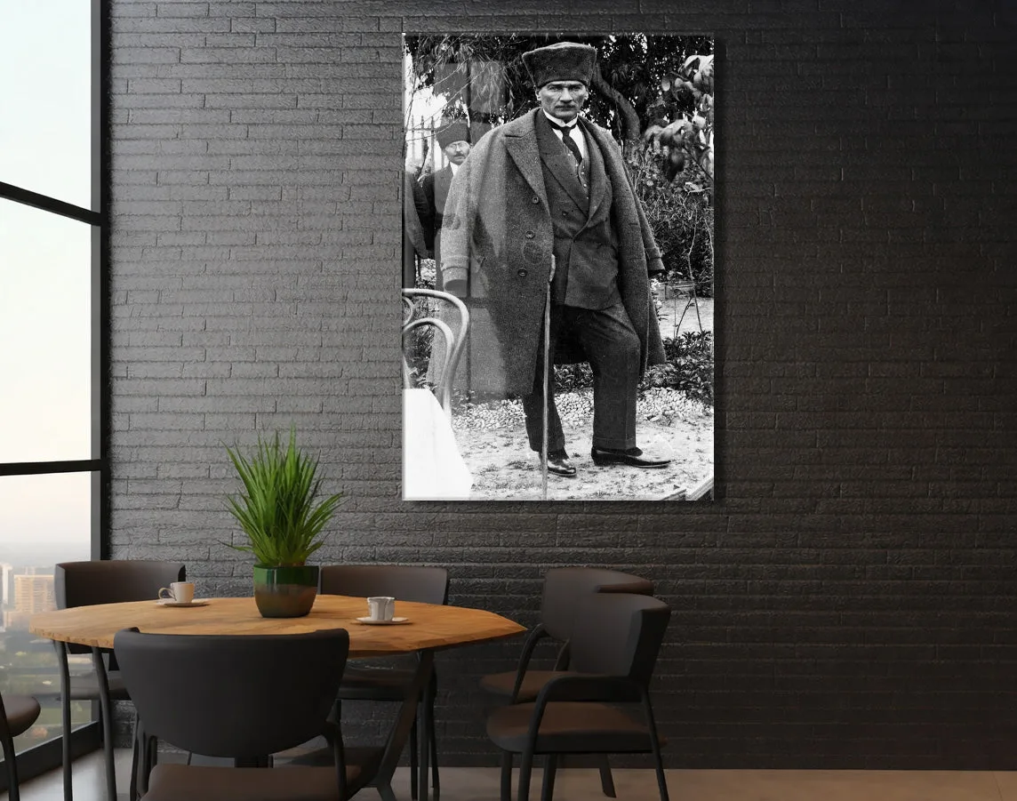 Atatürk Siyah Beyaz Cam Tablo – Bastonlu Tam Boy Portre 4 mm Temperli Cam -PeonyAta060 — görsel 6