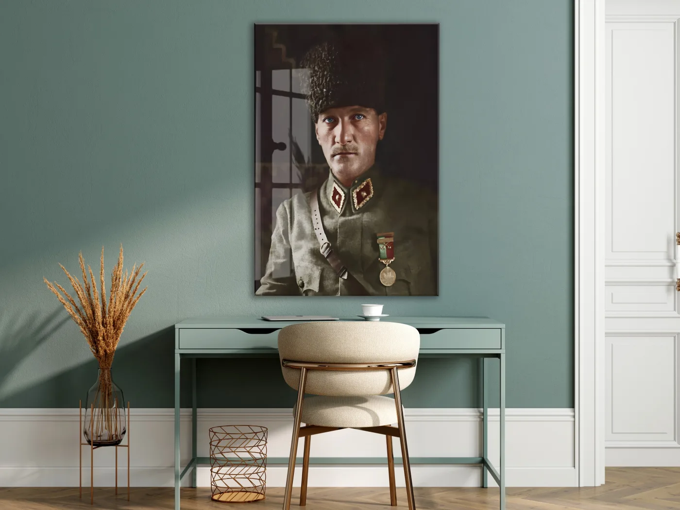 Atatürk Cam Tablo – Askerî Üniformalı İkonik Portre, 4 mm Temperli Cam Üzerine Premium Duvar Dekoru -PeonyAta1029 — görsel 7