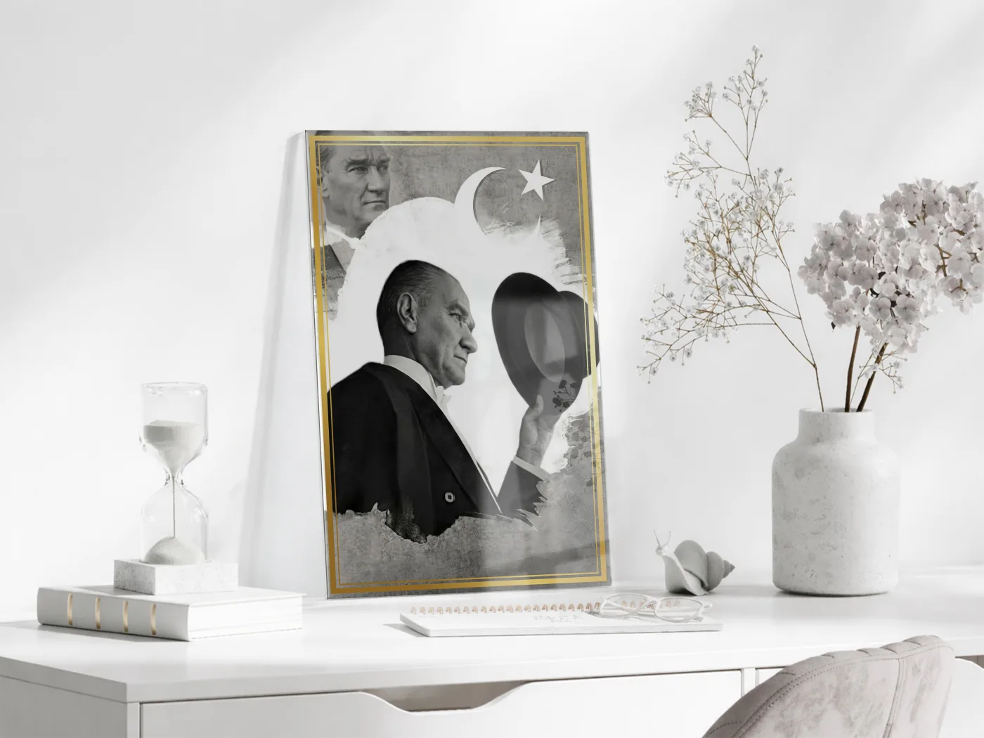 Şapkalı Mustafa Kemal Atatürk Cam Tablo | Sanatsal 4 mm Temperli UV Baskılı Duvar Dekoru -PeonyAta1306 — görsel 3