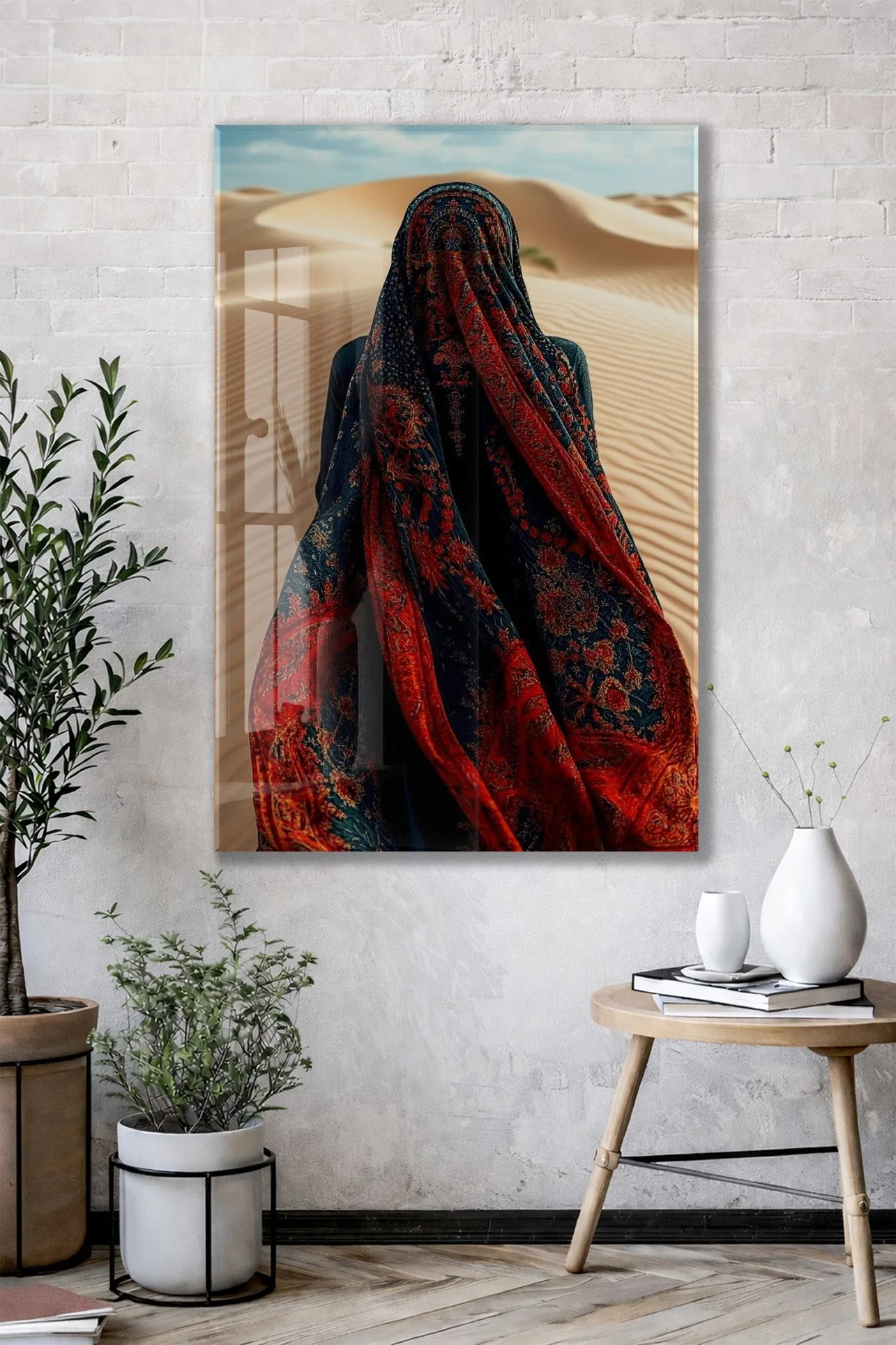“Çölün Sessiz Tanığı” – Desenli Örtülü Kadın Figürü Cam Tablo - Peony065 — görsel 3