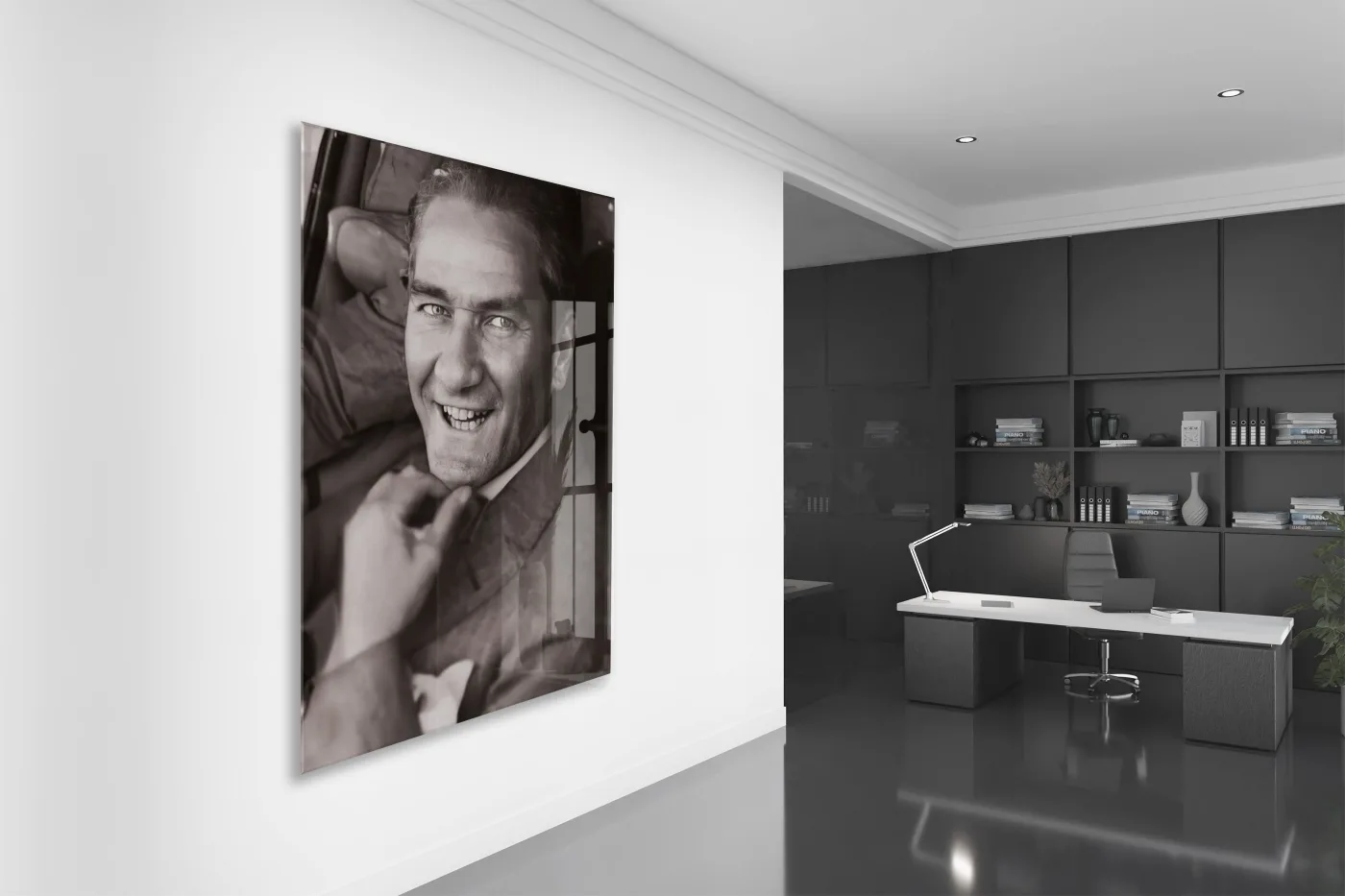 Atatürk Cam Tablo – Gülümseyen Siyah Beyaz Portre, 4 mm Temperli Cam Üzerine Zamansız Duvar Dekoru -PeonyAta1023 — görsel 5