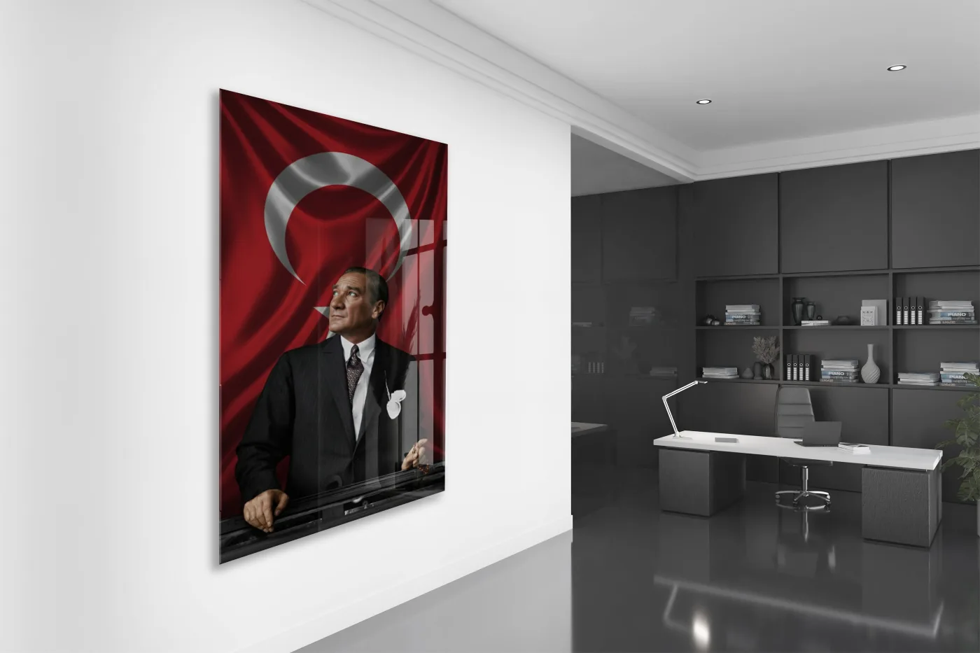 Atatürk Türk Bayrağı Önünde Cam Tablo – Devlet Adamlığı ve Liderlik Temalı 4 mm Temperli Cam-PeonyAta057 — görsel 5