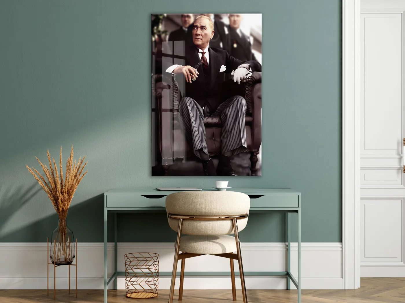 Atatürk Cam Tablo – İkonik Liderlik Portresi, 4 mm Temperli Cam Üzerine Prestijli ve Güçlü Duvar Dekoru -PeonyAta1026 — görsel 7