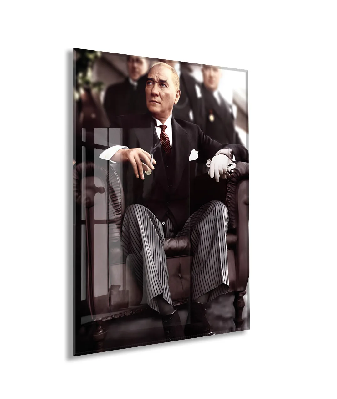 Atatürk Cam Tablo – İkonik Liderlik Portresi, 4 mm Temperli Cam Üzerine Prestijli ve Güçlü Duvar Dekoru -PeonyAta1026 — görsel 1