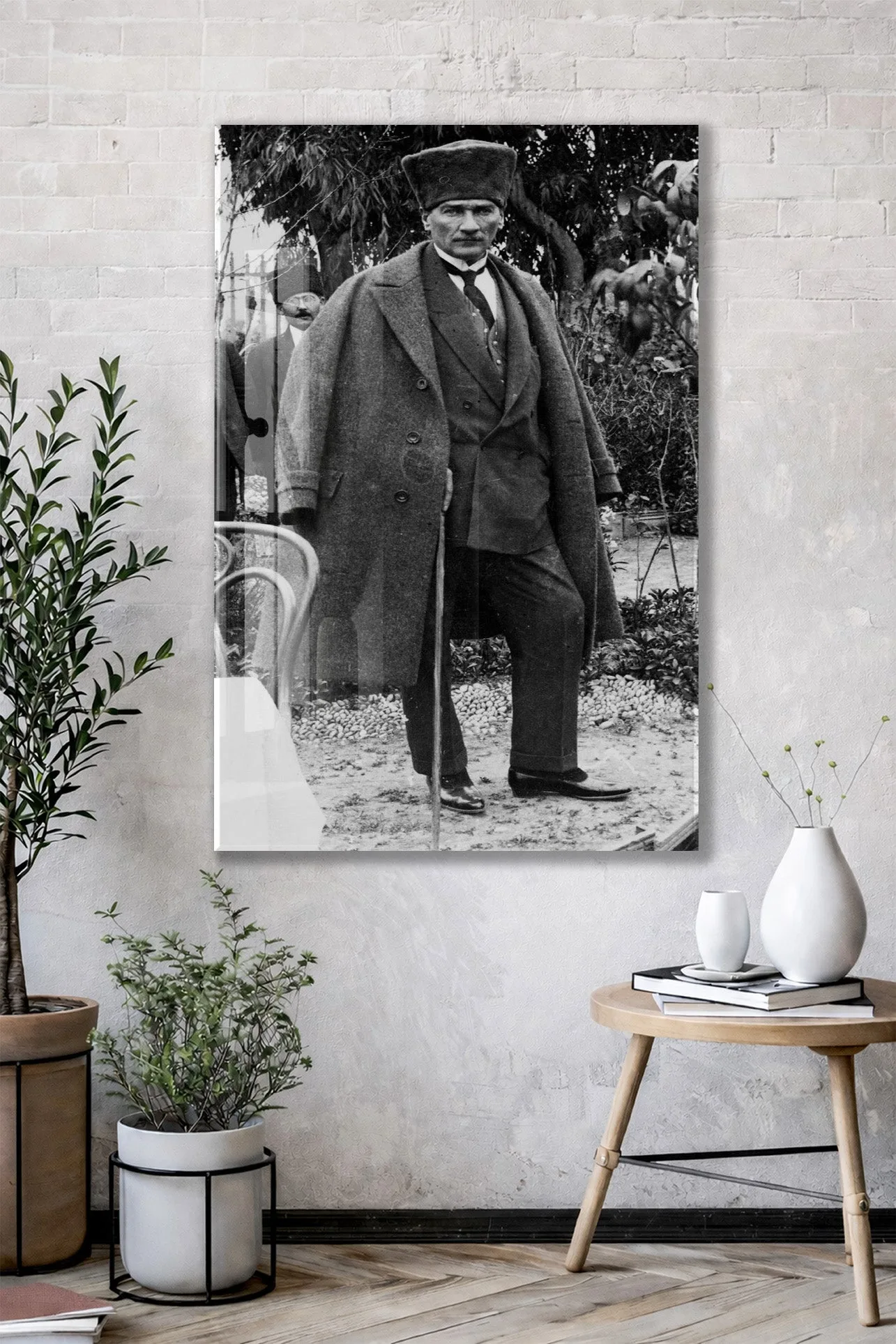 Atatürk Siyah Beyaz Cam Tablo – Bastonlu Tam Boy Portre 4 mm Temperli Cam -PeonyAta060 — görsel 2