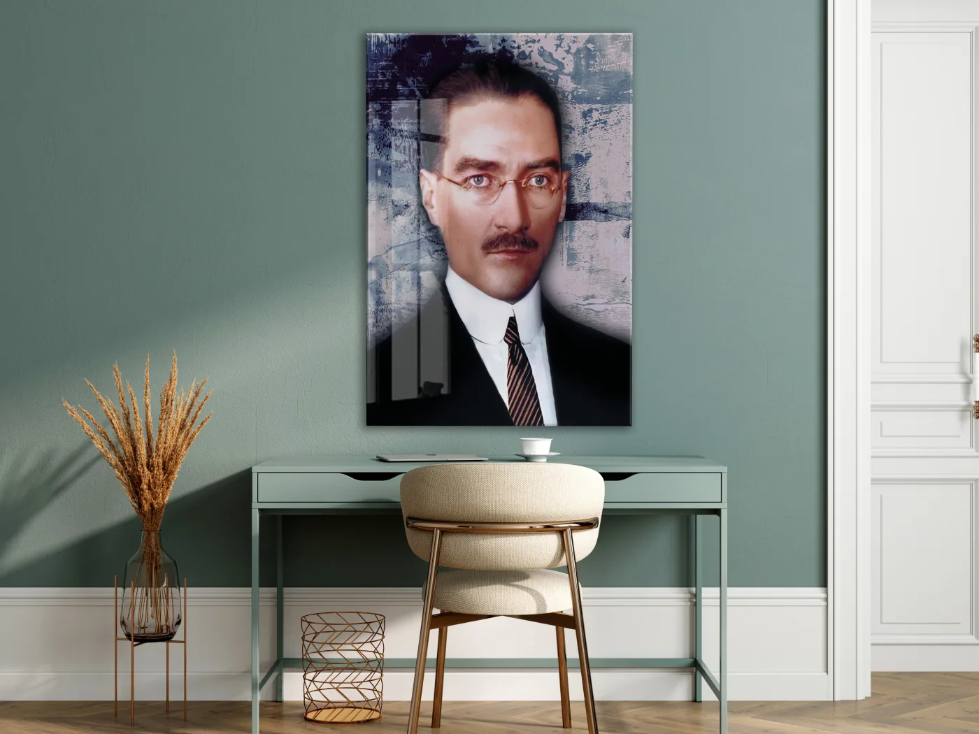 Atatürk Cam Tablo – Gözlüklü Portre Tasarımı, 4 mm Temperli Cam Üzerine Modern ve Prestijli Duvar Dekoru -PeonyAta1021 — görsel 7