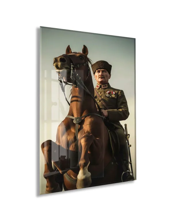 Mustafa Kemal Atatürk Cam Tablo – Liderlik, Cesaret ve Milli Mücadele Ruhunu Yansıtan Tarihi ve Sanatsal Duvar Dekoru -PeonyAta041